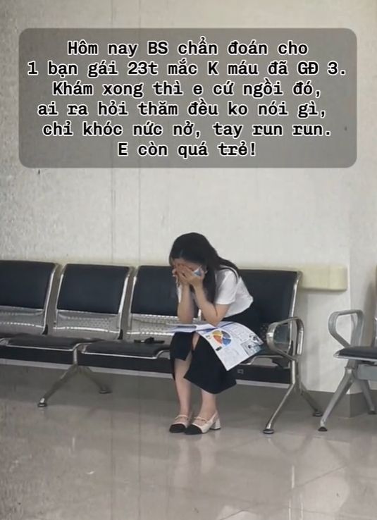 Khoảnh khắc cô gái 23 tuổi bị ung thư máu ngồi khóc ở hành lang bệnh viện khiến nhiều người đau lòng: Đừng bỏ qua những dấu hiệu bệnh- Ảnh 1.