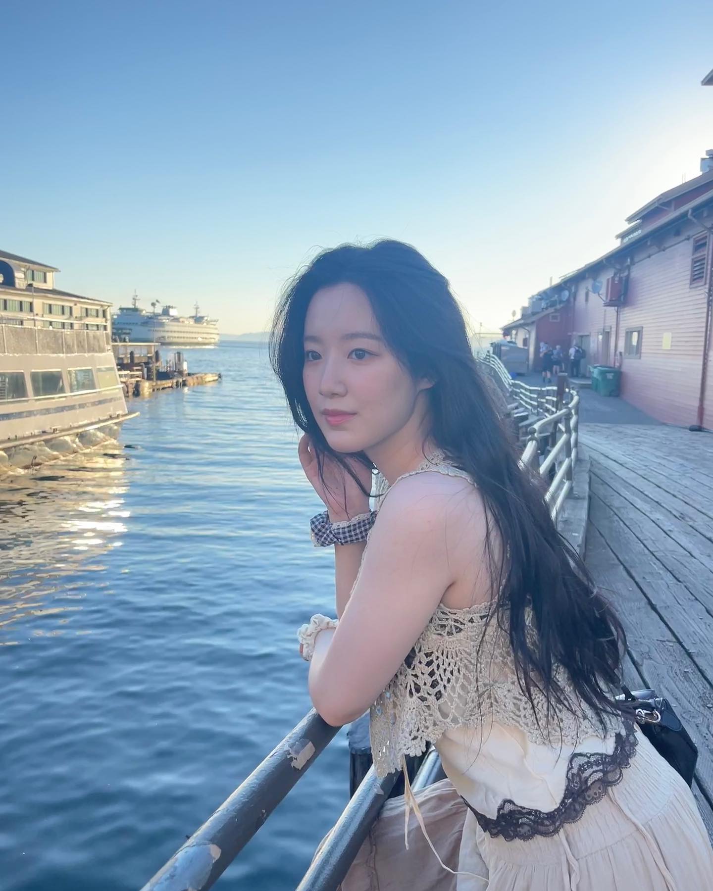 Cam thường bắt trọn cảnh mỹ nữ "trắng phát sáng nghĩa đen", đối thủ của Jisoo cũng phải thua- Ảnh 13.