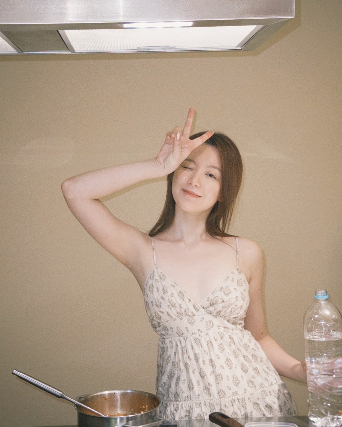 Cam thường bắt trọn cảnh mỹ nữ "trắng phát sáng nghĩa đen", đối thủ của Jisoo cũng phải thua- Ảnh 10.