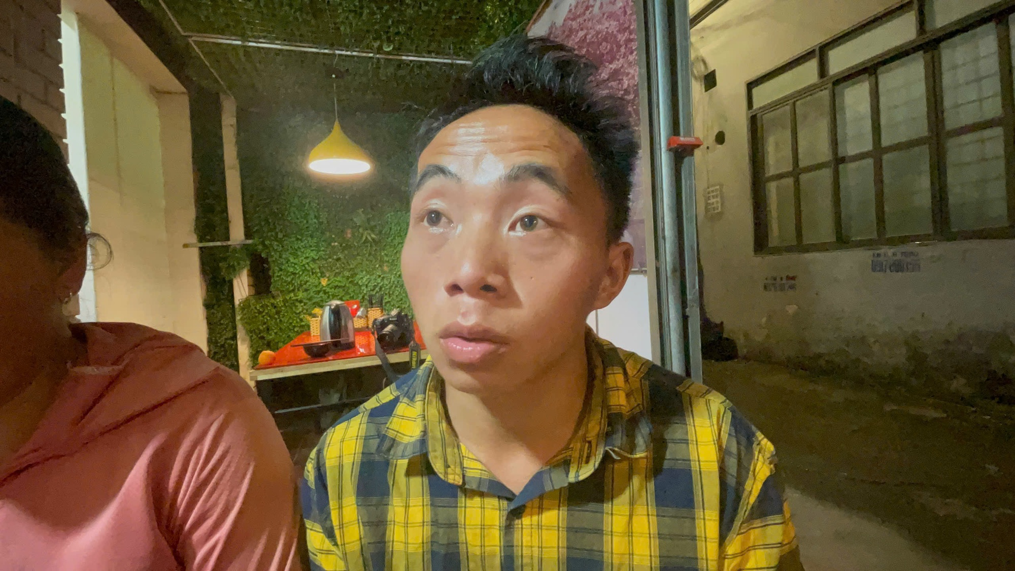 Vụ cuốc xe bị "chém" gần 5 triệu đồng ở Hà Nội: Người phụ nữ bật khóc vì số tiền đi vay chữa bệnh đã hơn 100 triệu, giờ lại thêm khoản này- Ảnh 1.