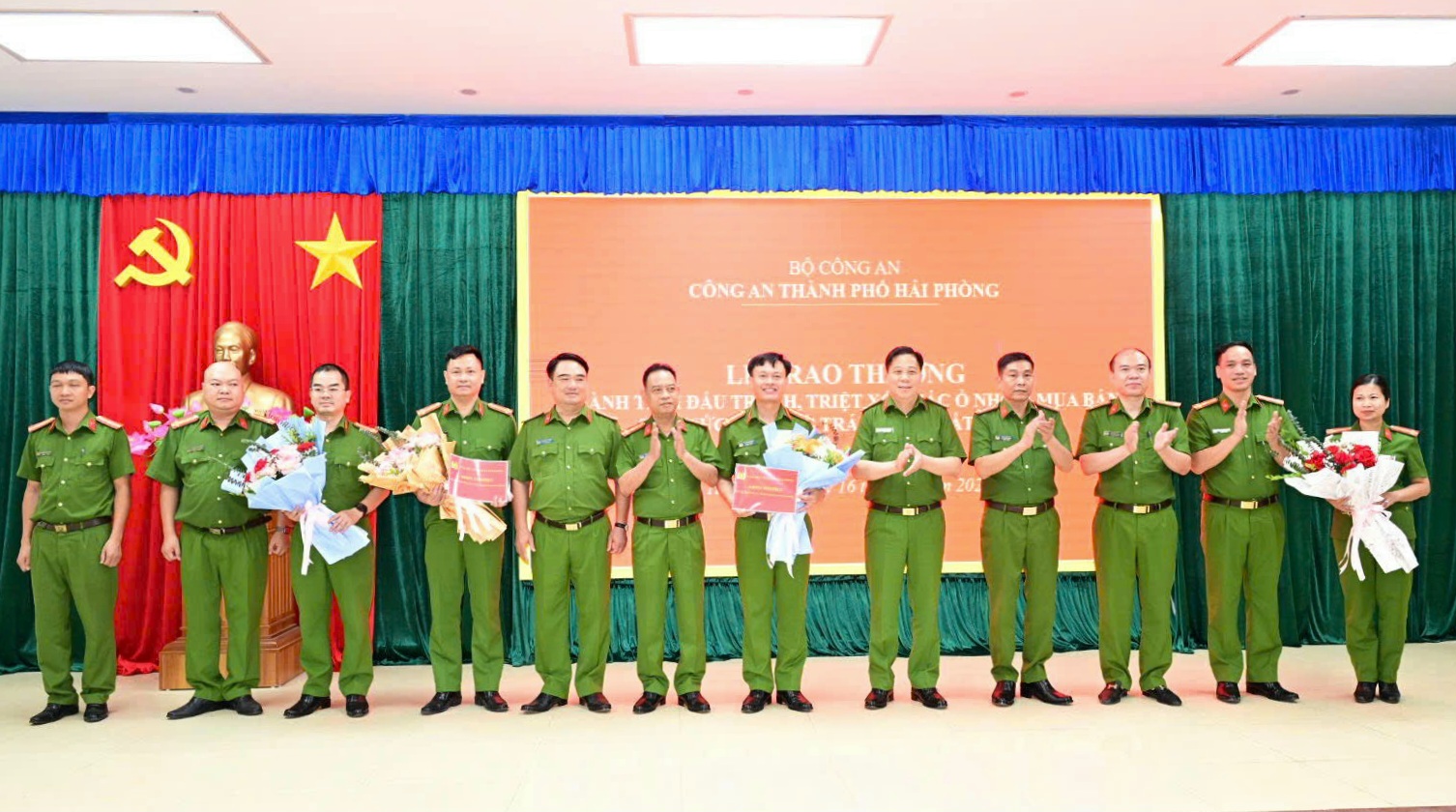 Triệt phá 2 nhóm tội phạm nguy hiểm, thu giữ gần 2,5 kg ma túy và súng đạn- Ảnh 3.