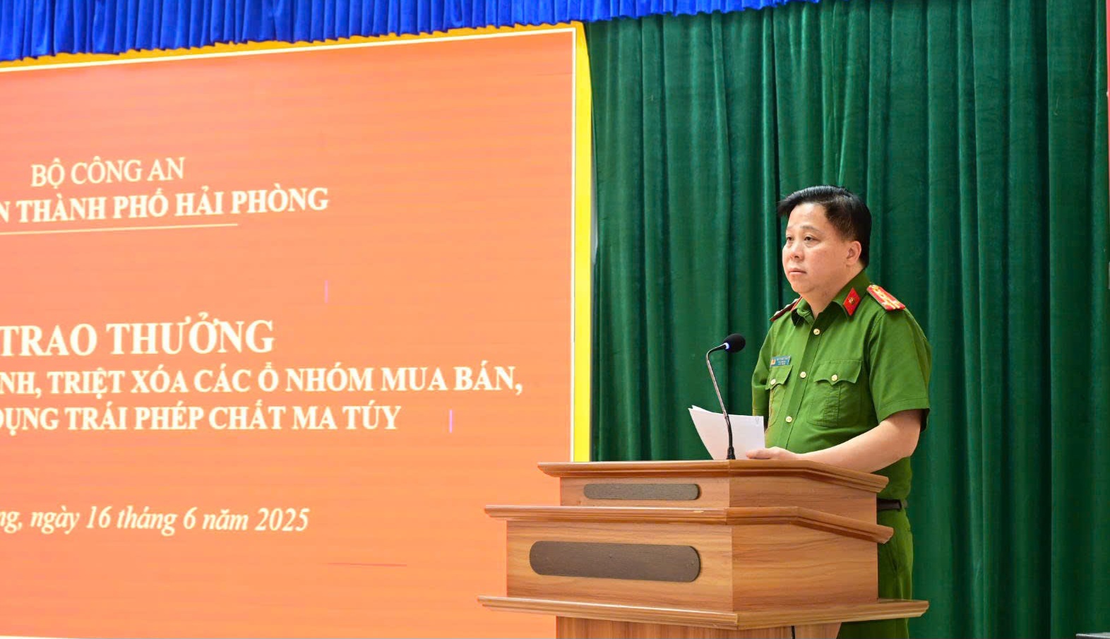 Triệt phá 2 nhóm tội phạm nguy hiểm, thu giữ gần 2,5 kg ma túy và súng đạn- Ảnh 2.