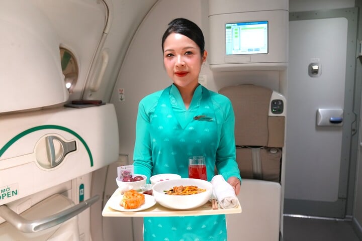 Vietnam Airlines đưa mận hậu Sơn La lên thực đơn trên không- Ảnh 2.