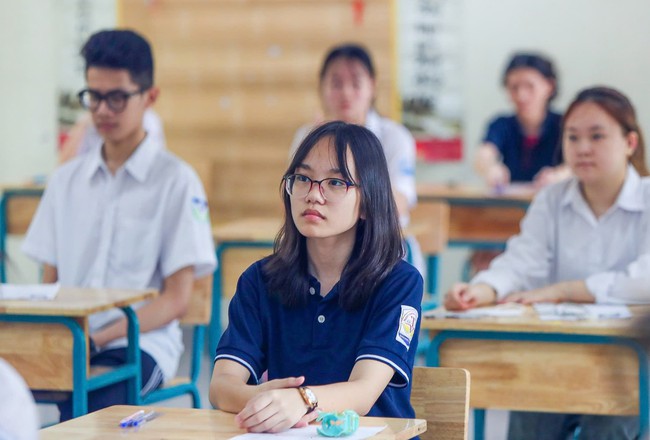 Đây là 2 kỳ thi căng thẳng bậc nhất ở Hà Nội và TP.HCM: Một bên là cuộc đua đại trà, một bên tuyển chọn tinh anh, tỷ lệ chọi cao ngất!- Ảnh 1.