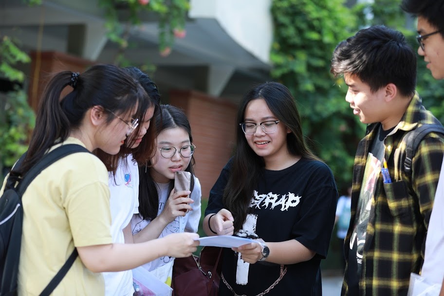 Hiểu rõ về kỳ tuyển sinh đại học 2025: Học sinh cần chủ động tìm hiểu để không bỏ lỡ cơ hội- Ảnh 3.