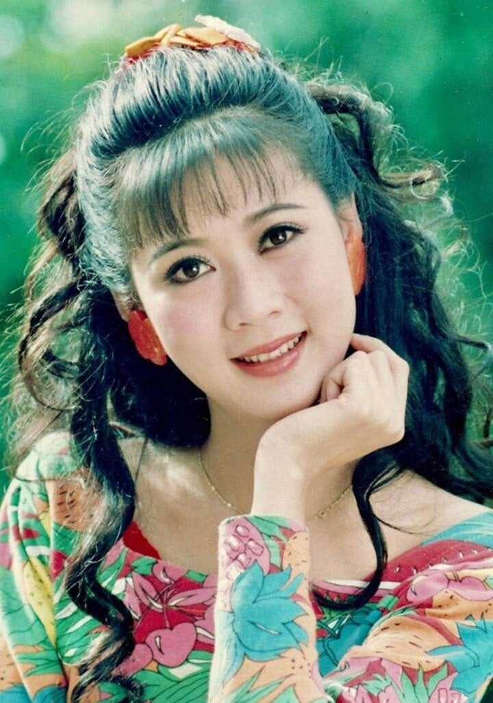 Nữ hoàng ảnh lịch có cát-sê hơn 10 cây vàng, từng bị nhầm là vợ Lý Hùng- Ảnh 5.