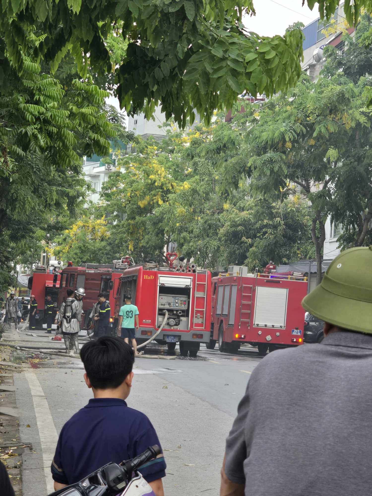 Hà Nội: Sau tiếng nổ vang trời, ngôi nhà 4 tầng bốc cháy ngùn ngụt, 2 nạn nhân tử vong- Ảnh 2.