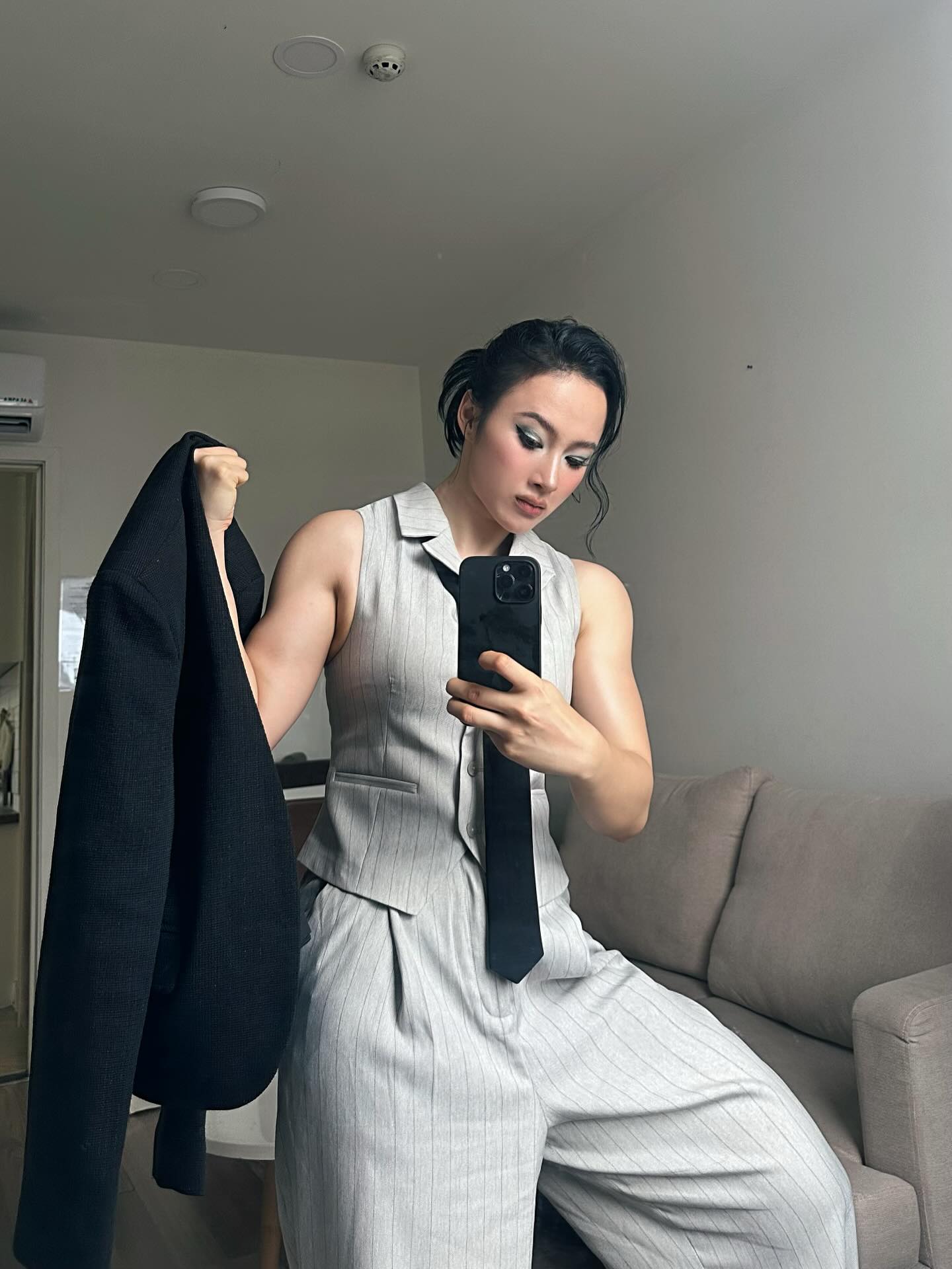 Chỉ mới mấy tháng, Angela Phương Trinh từ nữ nhân yểu điệu thành 