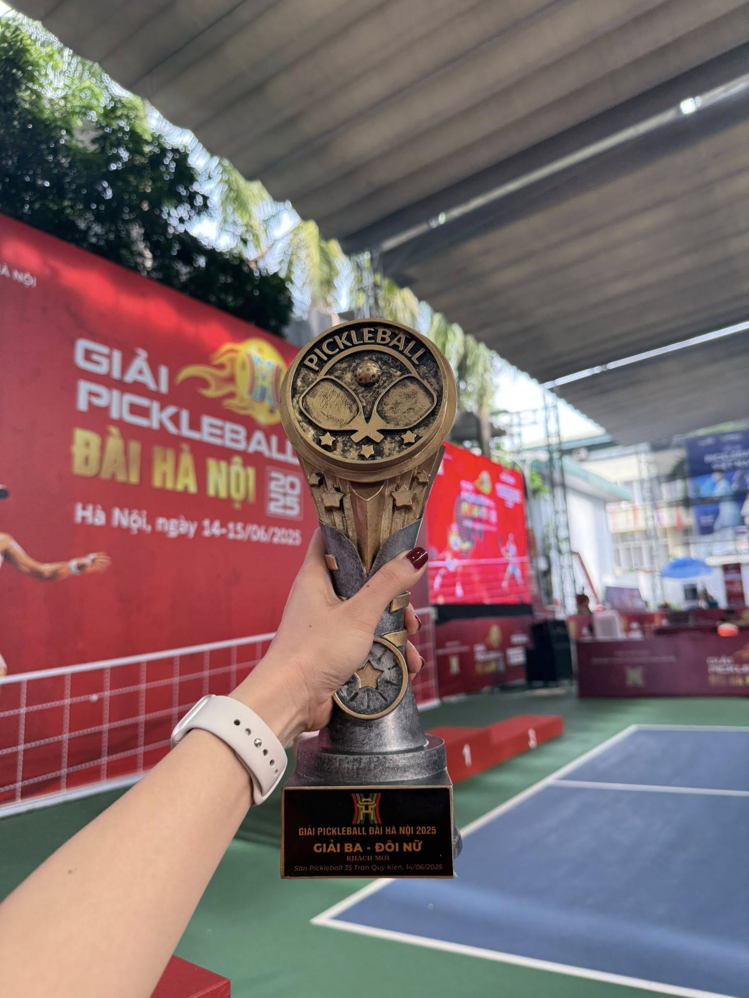 Nữ diễn viên giờ vàng VTV từng ngồi xe lăn vì pickleball vài tháng sau đã trở lại mạnh mẽ “flex” cúp và huy chương- Ảnh 2.
