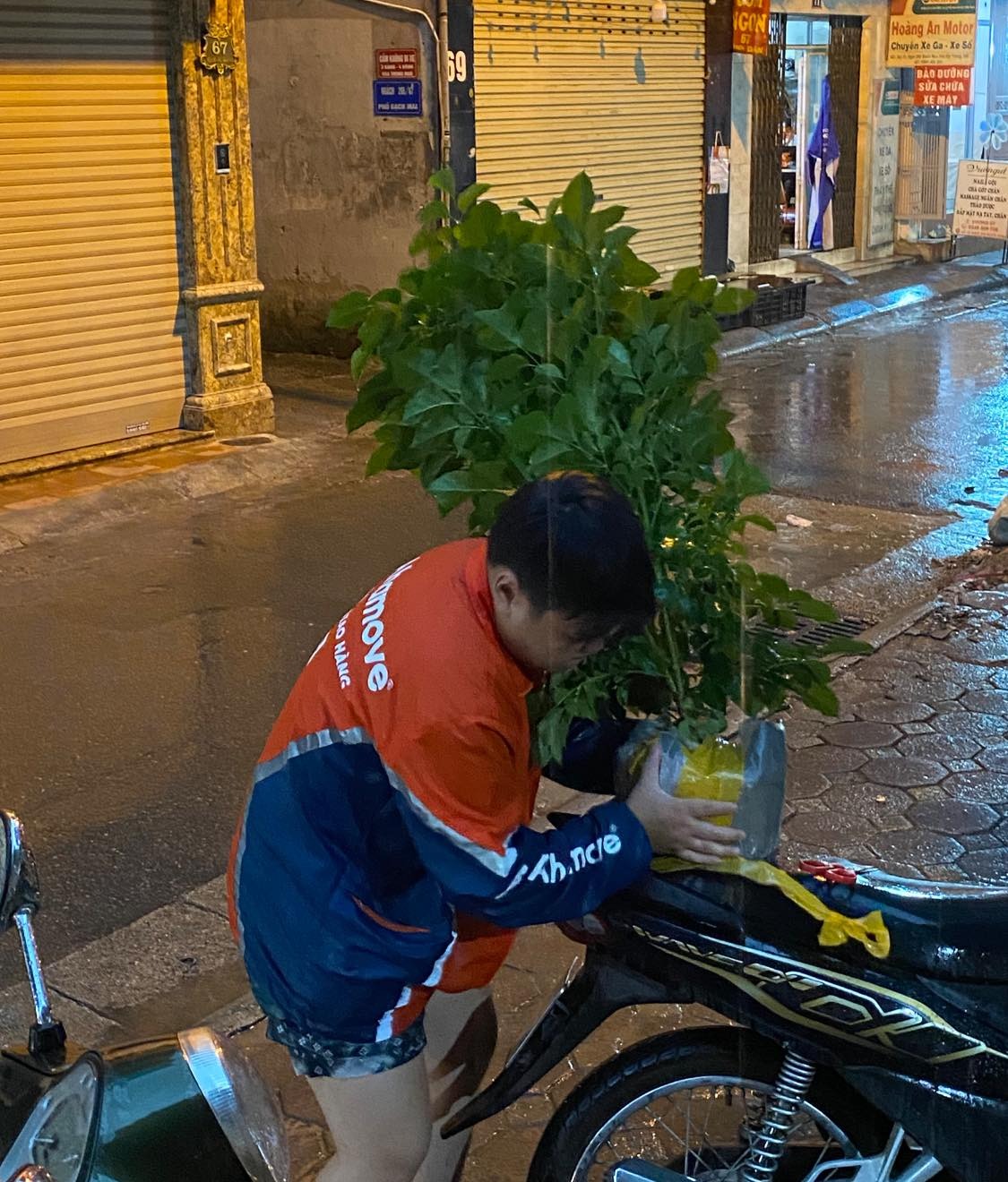 "Cho tớ xin cốc nước..." - Câu nói của shipper khiến cả cõi mạng nhức nhối- Ảnh 2.