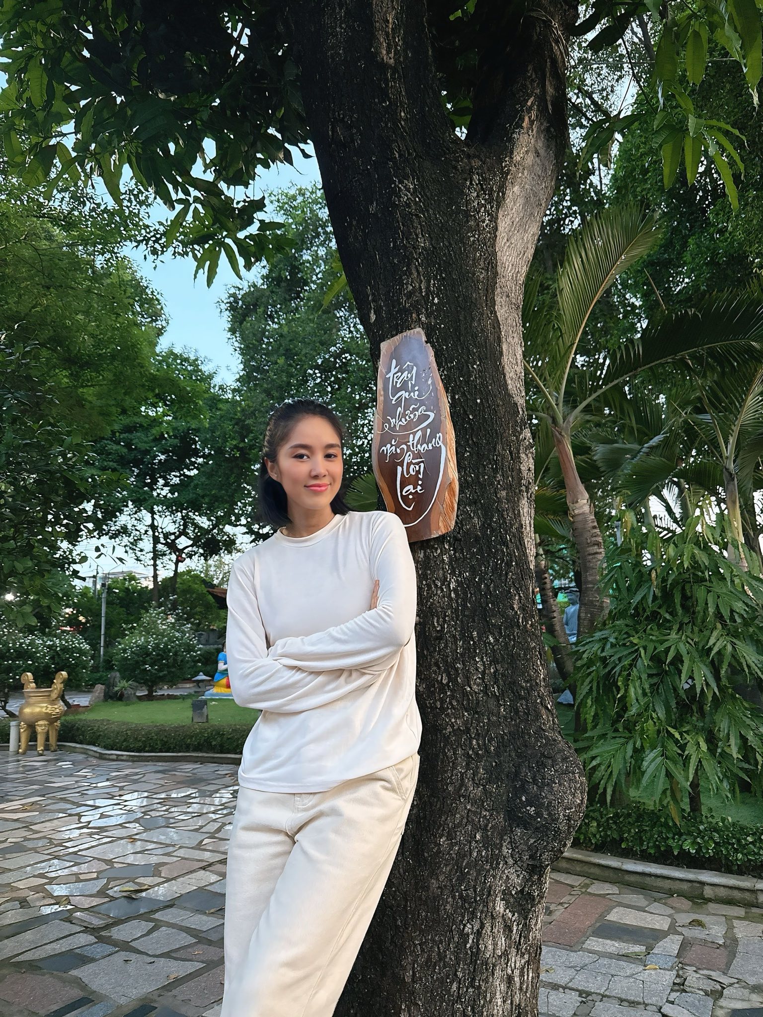 Giữa ồn ào gia đình Quý Bình, Lê Phương chia sẻ đầy ẩn ý: 