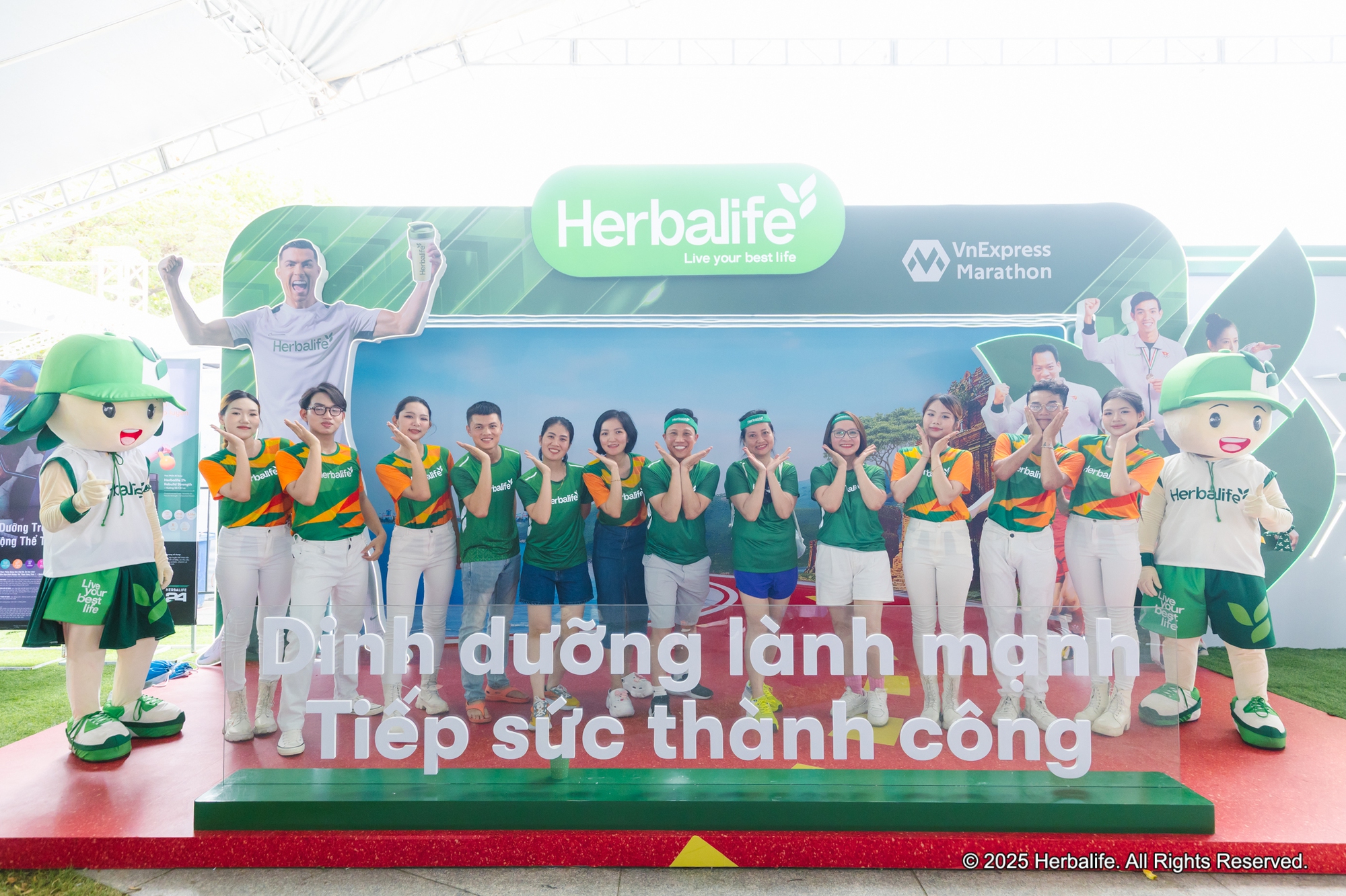 Herbalife Việt Nam tiếp tục đồng h&agrave;ng c&ugrave;ng VnExpress Marathon Quy Nhơn 2025 lan tỏa lối sống năng động đến cộng đồng- Ảnh 7.
