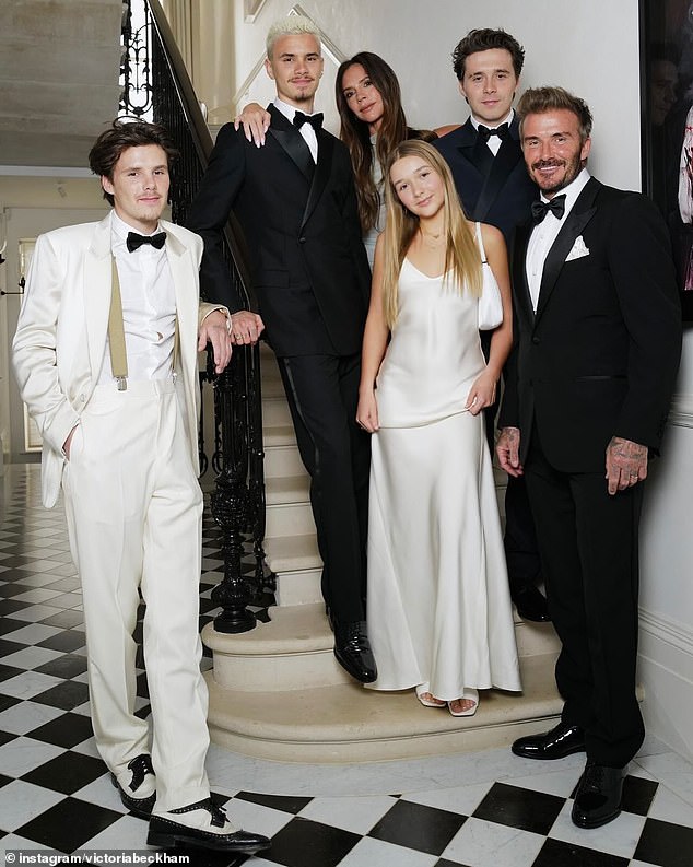 Vợ chồng con cả nhà Beckham mạnh tay mua biệt thự gần 400 tỷ, dập tắt hi vọng hàn gắn của David và Victoria- Ảnh 4.