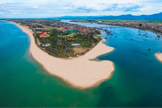 Phát hiện bãi biển ít du khách biết ở Quảng Bình, người bản địa nhận xét: Hoang sơ, đẹp hơn Nhật Lệ- Ảnh 2.