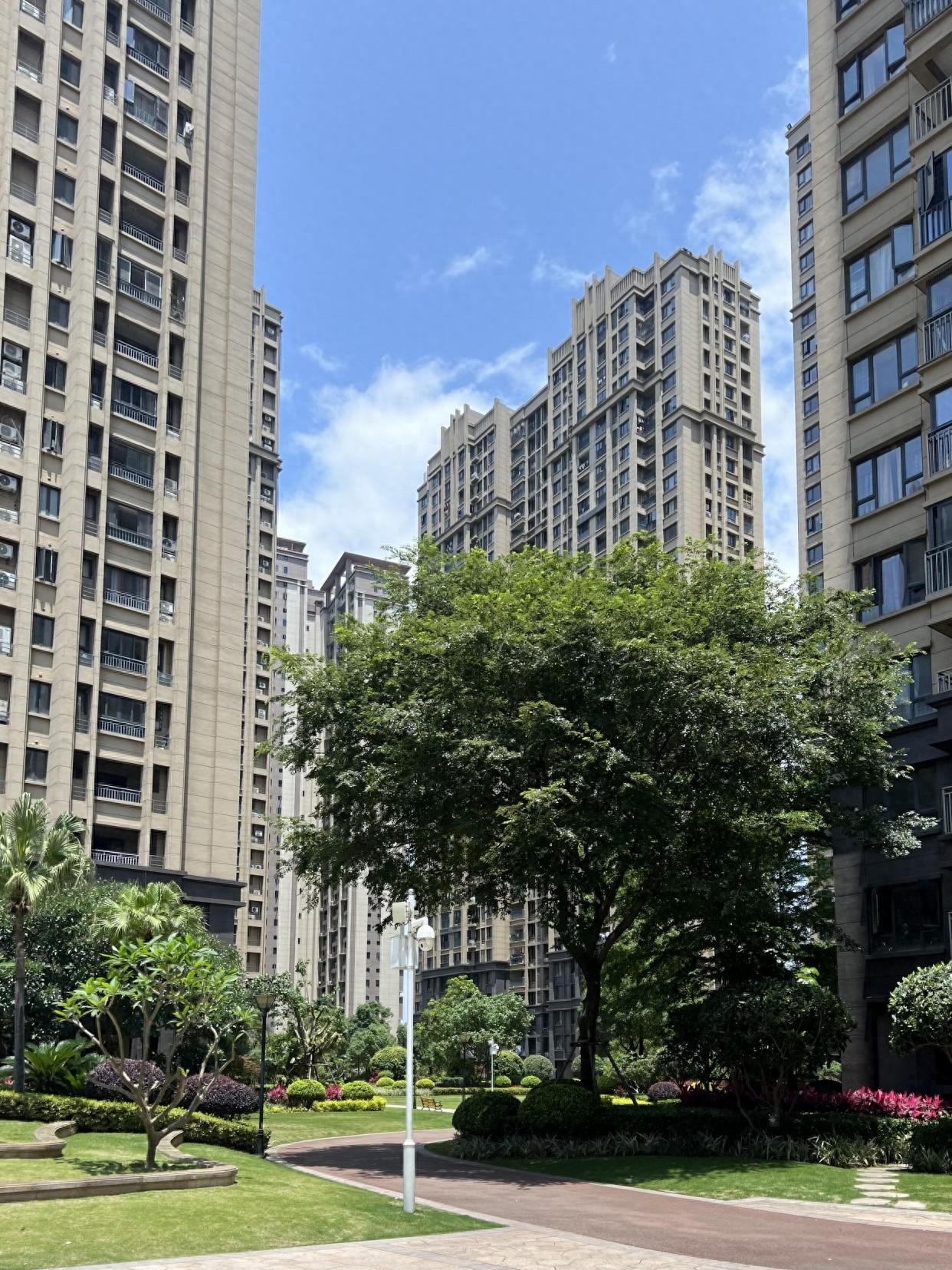Có tiền mua chung cư cứ chọn 5 