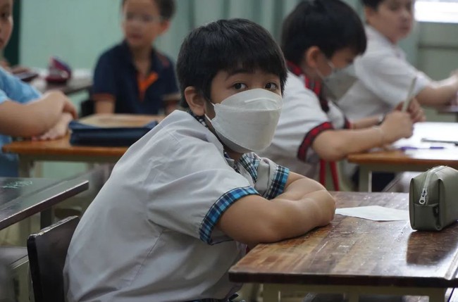 Đây là 2 kỳ thi căng thẳng bậc nhất ở Hà Nội và TP.HCM: Một bên là cuộc đua đại trà, một bên tuyển chọn tinh anh, tỷ lệ chọi cao ngất!- Ảnh 2.