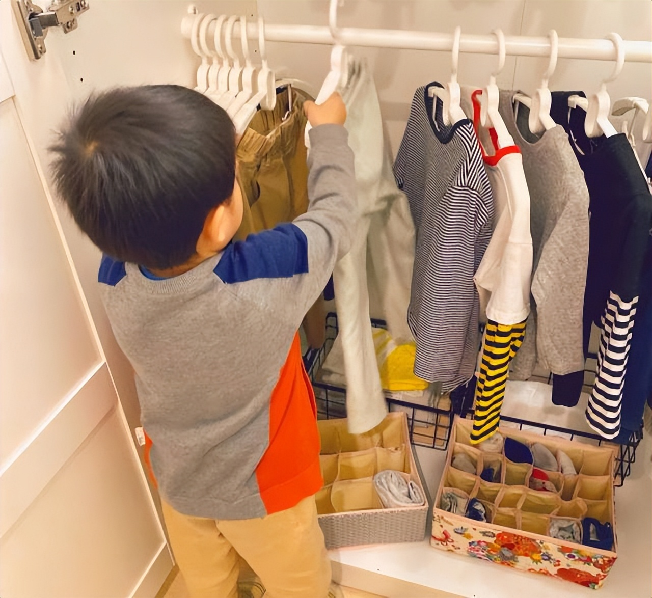 Mẹ ba con gây sốt vì biến căn hộ 99m² thành "thế giới lưu trữ": Không TV, không dư đồ, cả ba thế hệ sống vẫn gọn gàng- Ảnh 23.