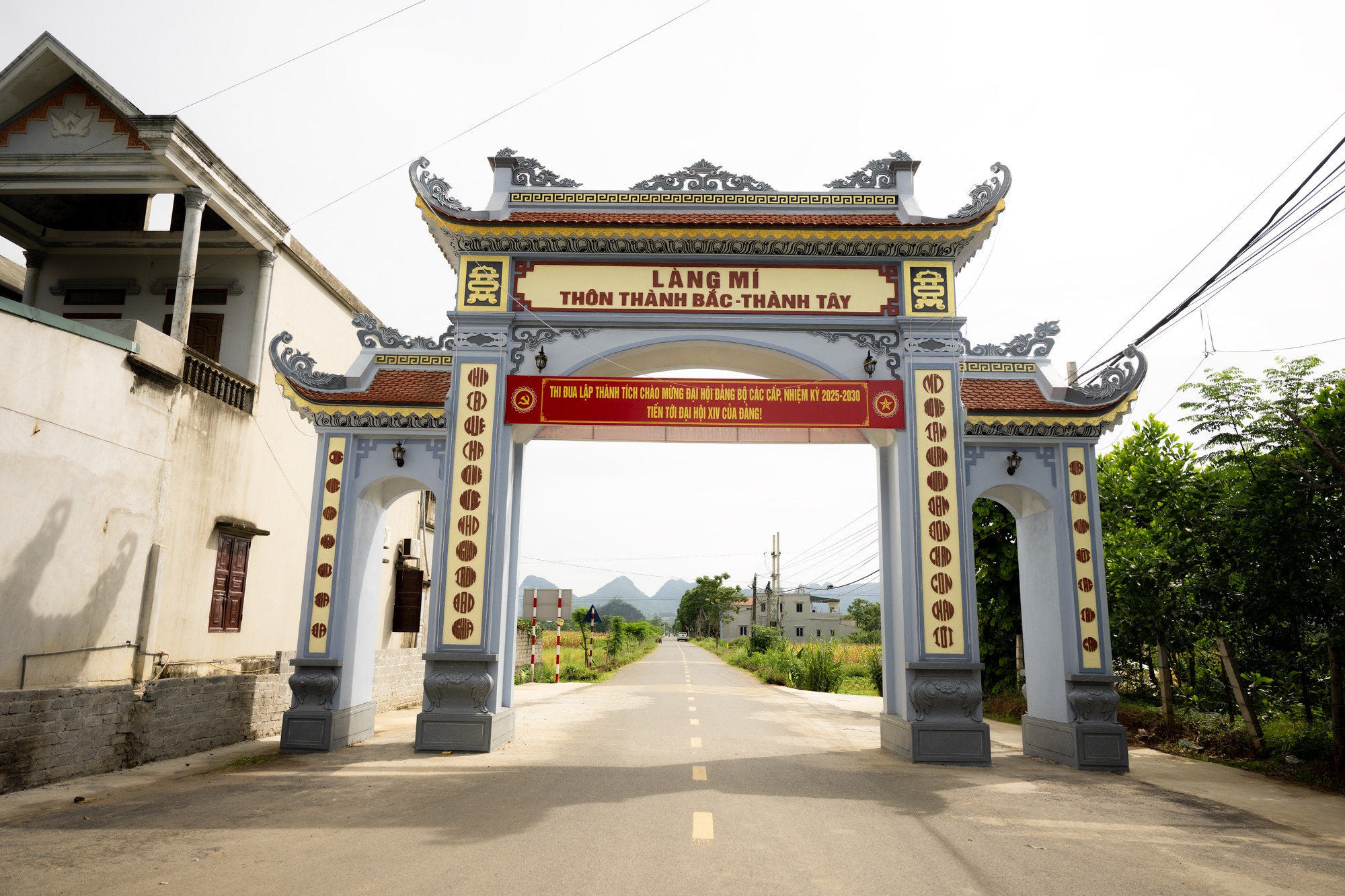 Hàng xóm tiết lộ bất ngờ bên trong nơi ở của TikToker "Gia đình Hải Sen" vừa bị bắt- Ảnh 4.