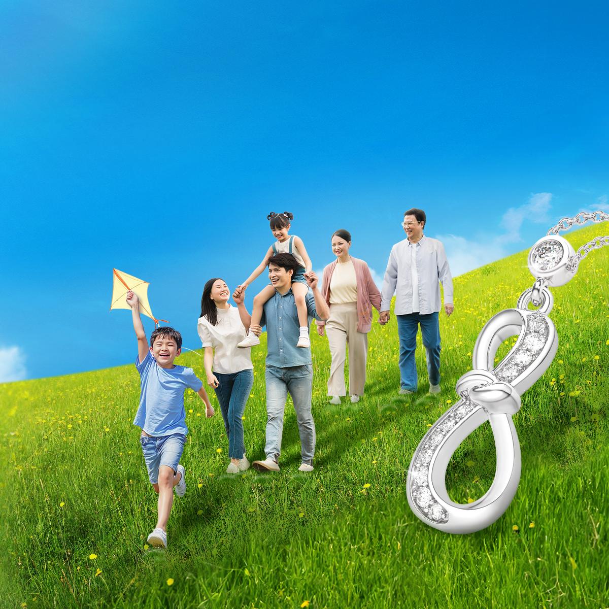 Gia đình hiện đại bắt trend “Mini me” cùng BST Family Infinity- Ảnh 1.