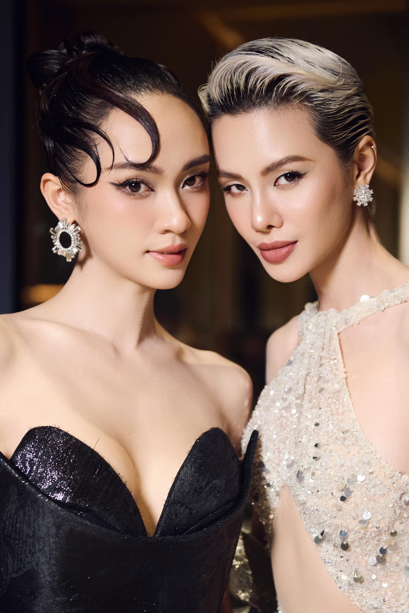 Cặp Chị đẹp - Á hậu Vbiz vướng tin hẹn hò đồng giới chăm nhau cực âu yếm sau nghi vấn 