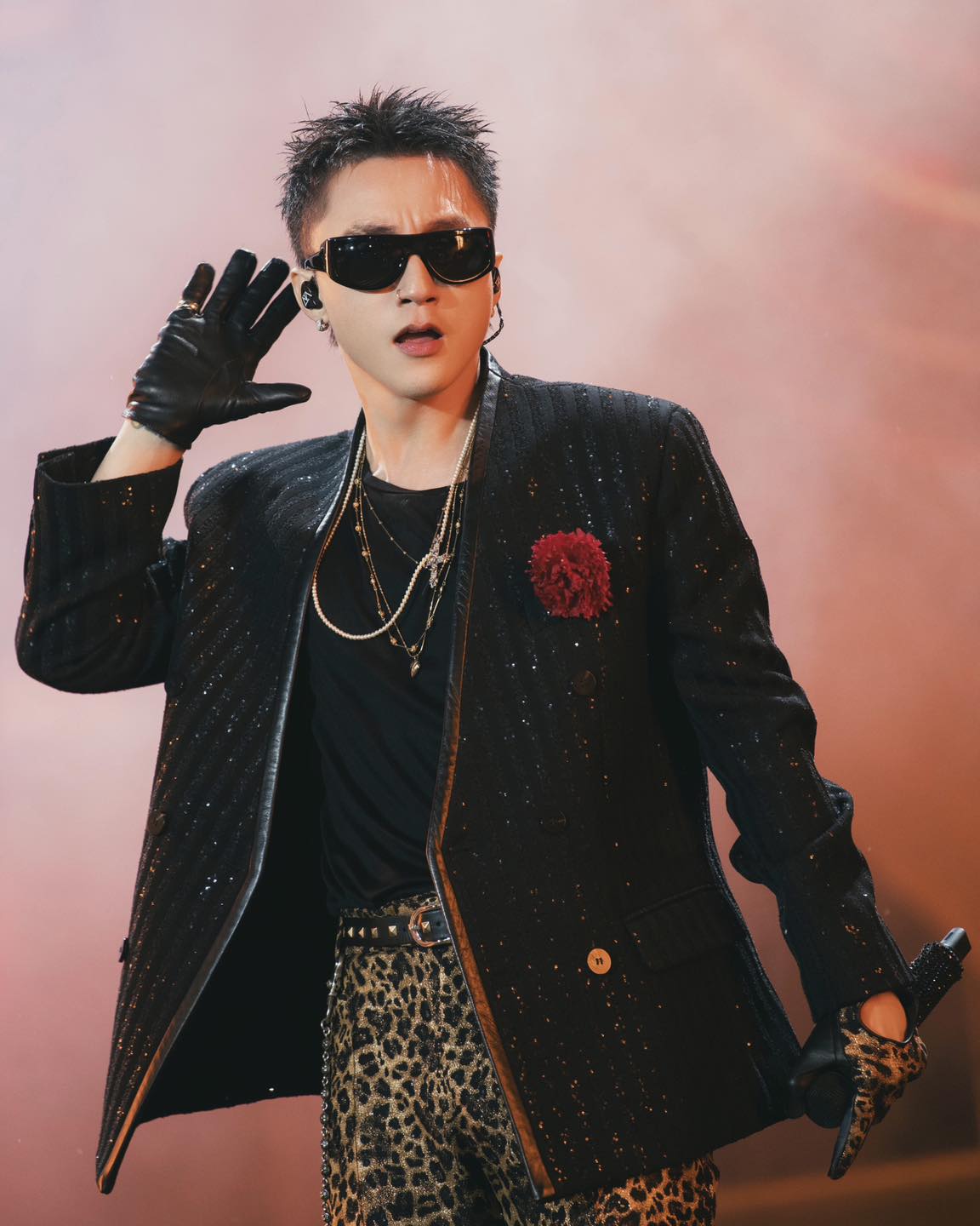 HOT: 1 nam ca sĩ “top server Vpop hiện tại” sẽ biểu diễn trong mega concert có G-Dragon, Ravolution Asia vừa tung hint netizen đã sốt xình xịch!- Ảnh 2.