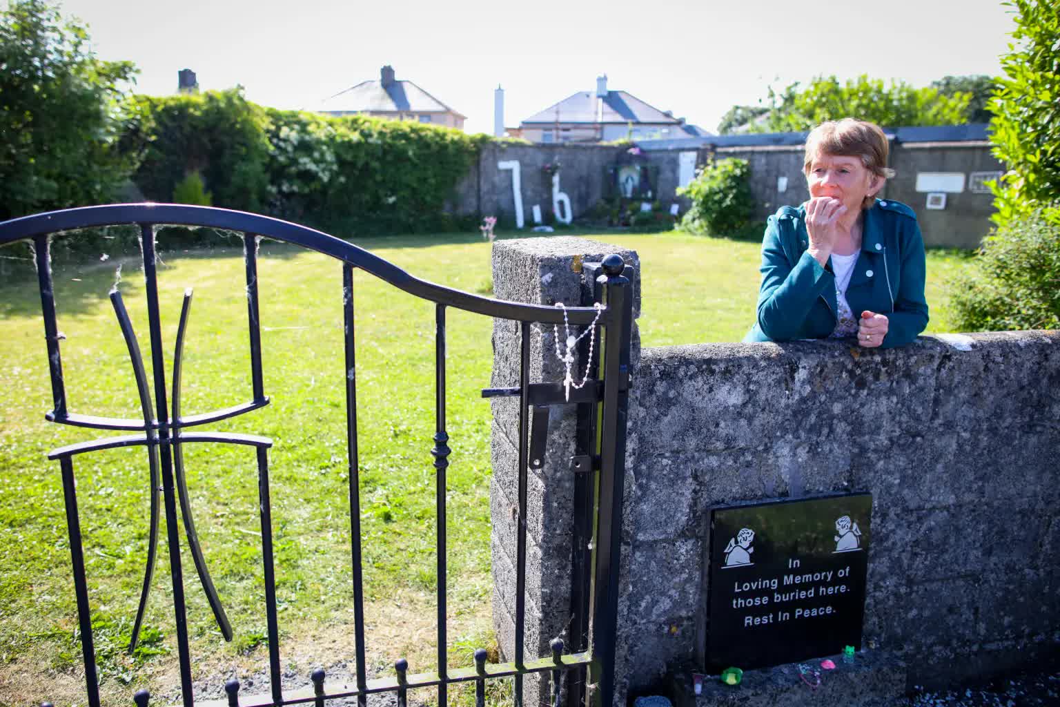 Ireland: 796 hài cốt trẻ sơ sinh nằm trong bể phốt tại một nhà thờ- Ảnh 2. Ireland: 796 hài cốt trẻ sơ sinh nằm trong bể phốt tại một nhà thờ- Ảnh 2.