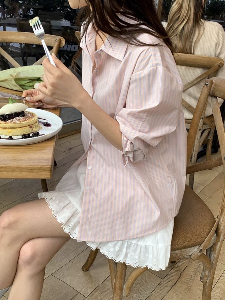 Áo mi kẻ sọc là 
