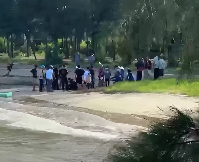 Ba anh em ruột bị đuối nước ở biển Vũng Chùa- Ảnh 1.