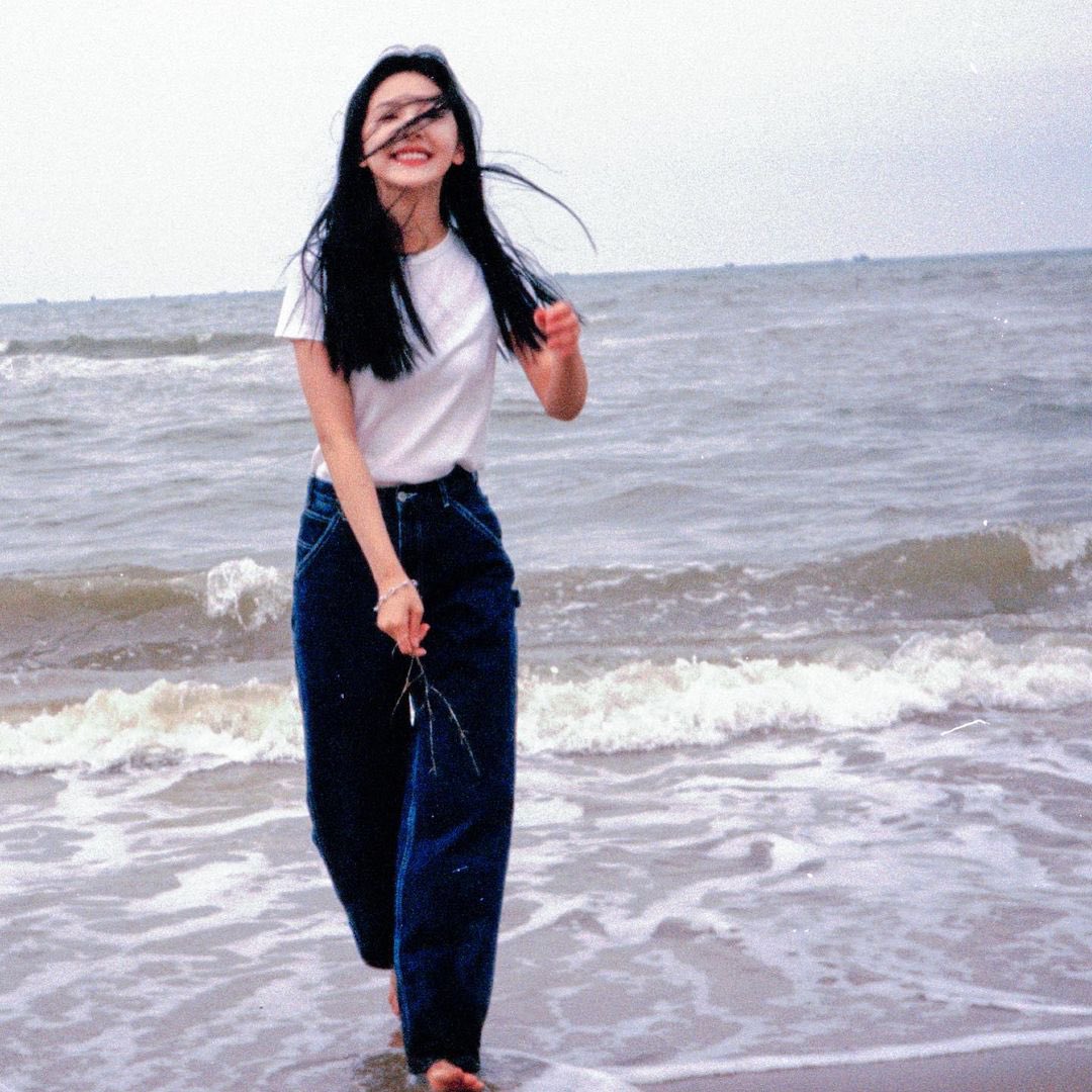 "Nữ thần thanh xuân" Chương Nhược Nam đi biển: Style đẹp đến mức phải dụi mắt 1000 lần- Ảnh 15.