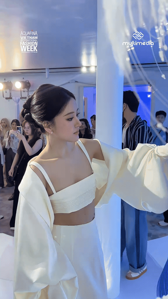 Hot girl Việt đang được so sánh với Triệu Lộ Tư là ai?- Ảnh 5.