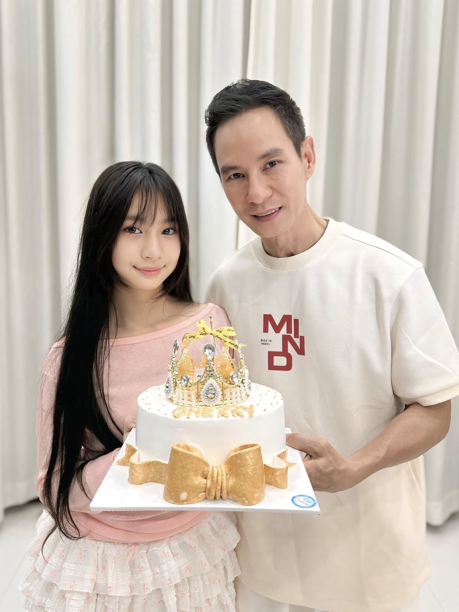 Ái nữ nhà Lý Hải - Minh Hà thổi nến mừng tuổi 12, dân tình trầm trồ vì một đặc điểm gen quá trội- Ảnh 9.
