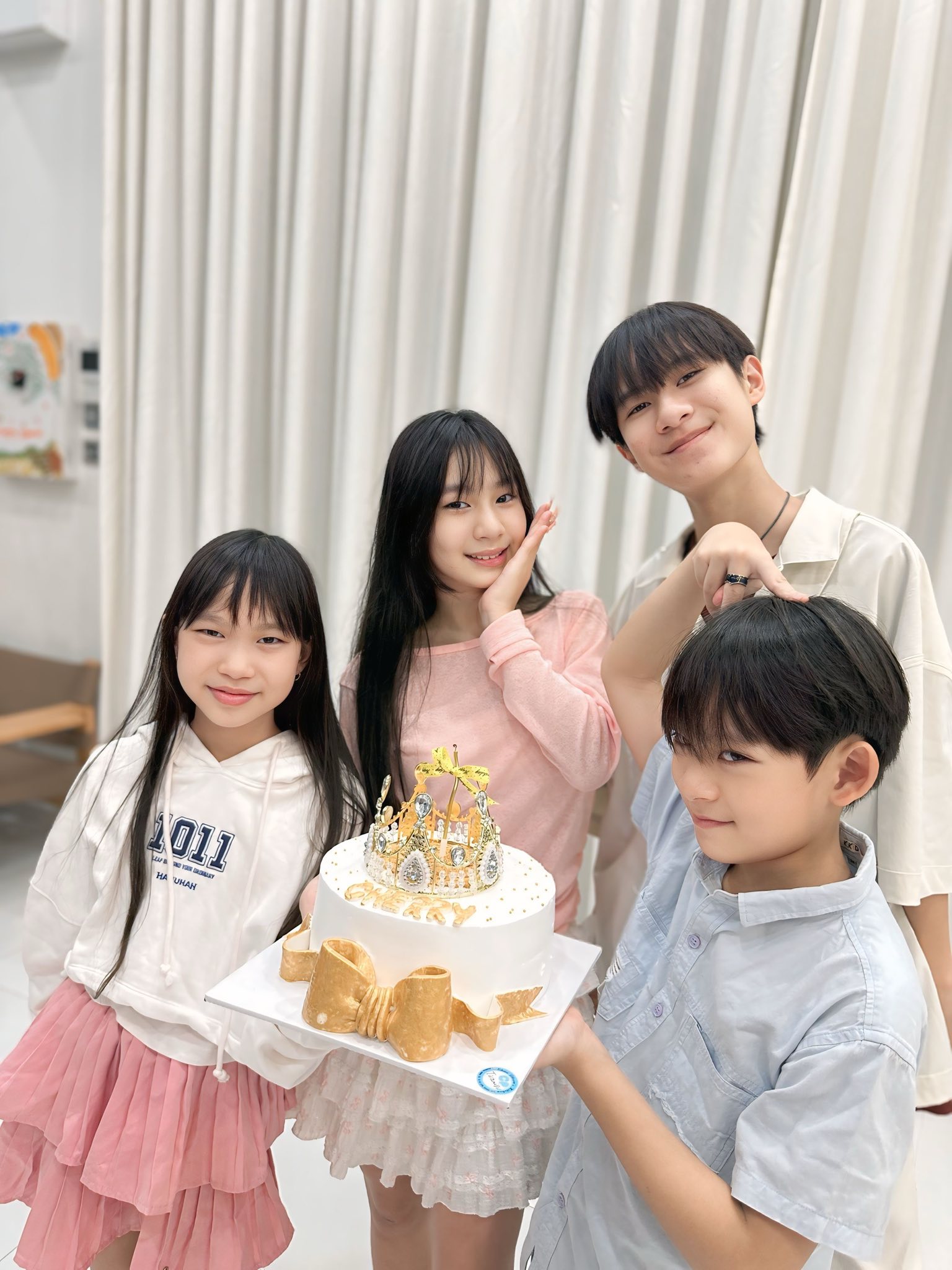 Ái nữ nhà Lý Hải - Minh Hà thổi nến mừng tuổi 12, dân tình trầm trồ vì một đặc điểm gen quá trội- Ảnh 7.