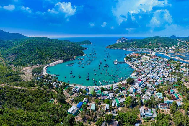 Nơi thuộc "vùng ít bão nhất Việt Nam" có khách sạn 6 sao đắt đỏ, sở hữu vườn quốc gia UNESCO công nhận- Ảnh 1.