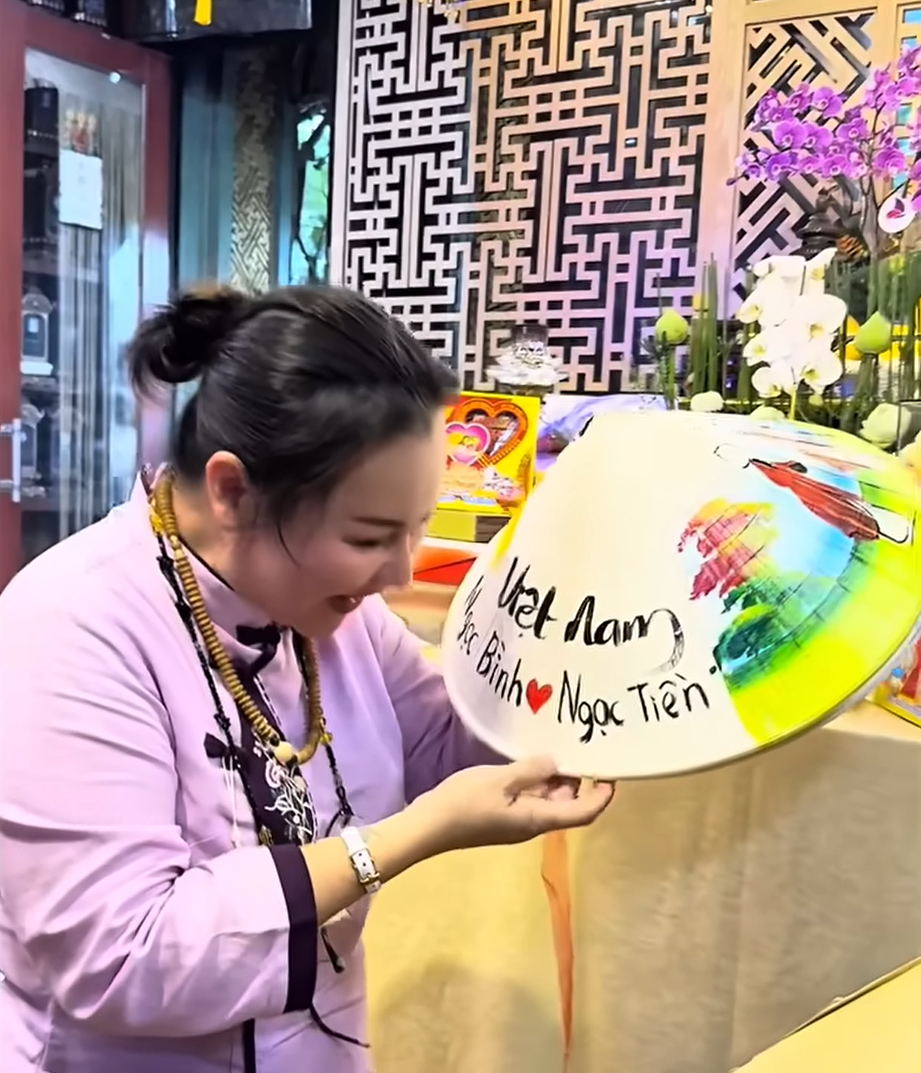 Vợ Quý Bình: Vợ Quý Bình:
