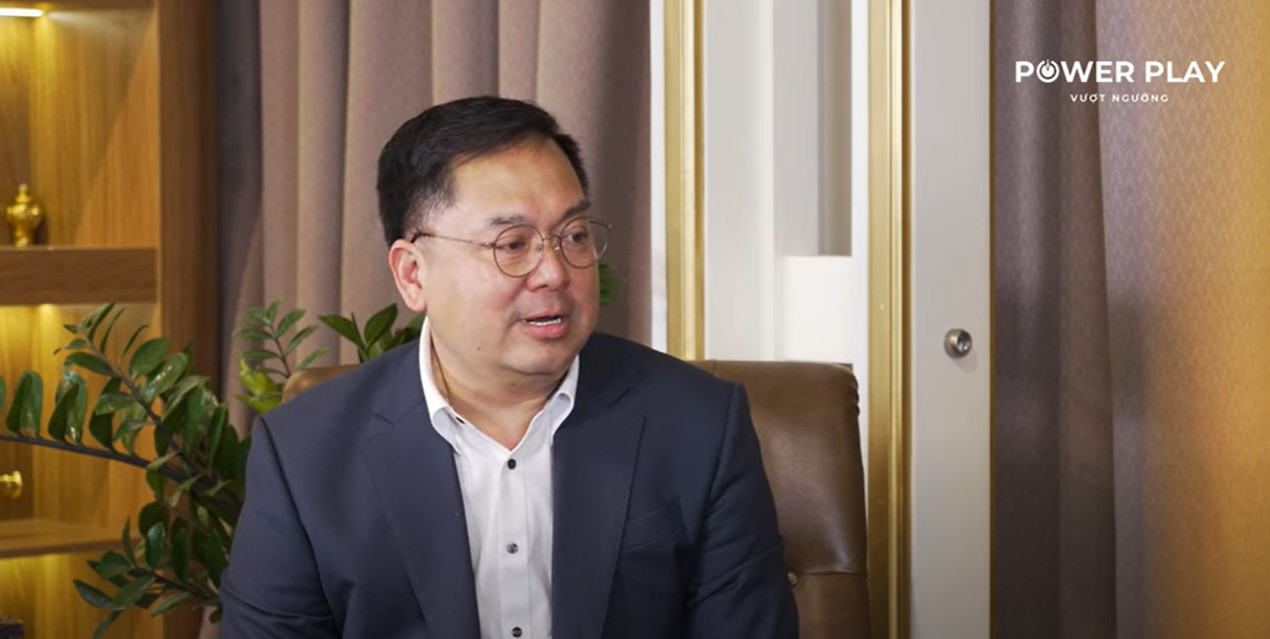 Nhiều bạn trẻ than “phải làm việc 14 tiếng/ngày như bố mẹ”, ông Hoàng Nam Tiến khẳng định: Chăm chỉ may ra đủ ăn khi về già, muốn giàu phải vượt ngưỡng- Ảnh 1.