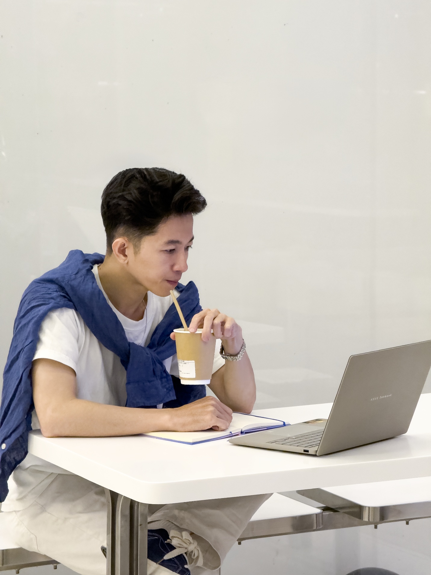 Zenbook A14 định nghĩa mới của sự tối giản: Nhẹ chưa từng có, bền hơn mong đợi- Ảnh 4. Zenbook A14 định nghĩa mới của sự tối giản: Nhẹ chưa từng có, bền hơn mong đợi- Ảnh 4.