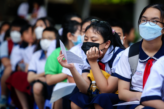 Từng vui mừng khi con đỗ lớp 6 CLC, chỉ sau 1 học kì, ông bố Hà Nội hoang mang: Liệu có đáng để đánh đổi không?- Ảnh 1.