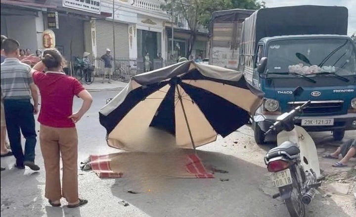 Tai nạn giao thông liên hoàn, hai vợ chồng và con gái thương vong- Ảnh 1.