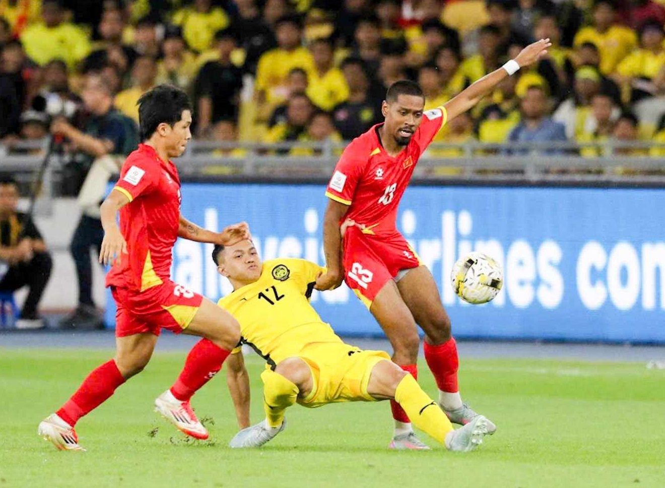 Chủ tịch VFF mất ngủ 2 đêm khi tuyển Việt Nam thua Malaysia, lên tiếng về việc nhập tịch cầu thủ- Ảnh 1. Chủ tịch VFF mất ngủ 2 đêm khi tuyển Việt Nam thua Malaysia, lên tiếng về việc nhập tịch cầu thủ- Ảnh 1.