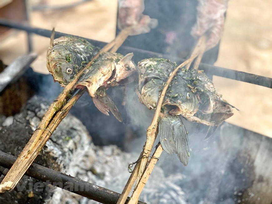 Ăn cá nướng giữa mùa hè oi bức nghe có vẻ nghịch lý? Nhưng với 