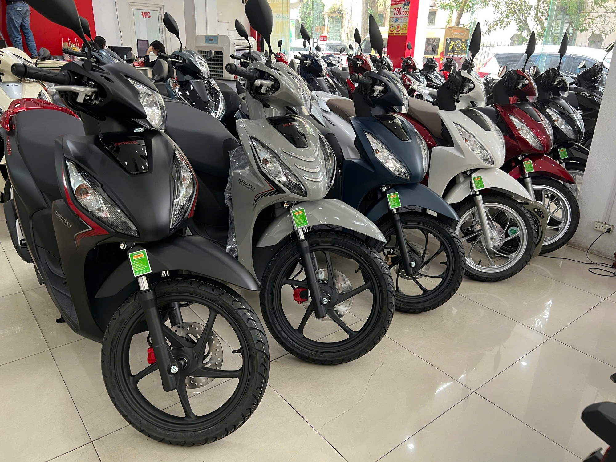 Honda Vision giảm hơn 20 triệu đồng so với thời điểm sốt giá - thấp hiếm có trong lịch sử- Ảnh 3.