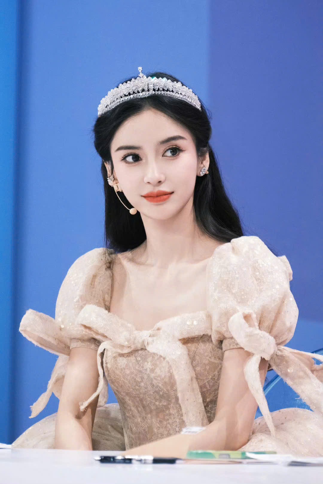 Phốt căng: Angelababy bị tố phản bội Huỳnh Hiểu Minh, ngang nhiên vụng trộm trong ô tô với 