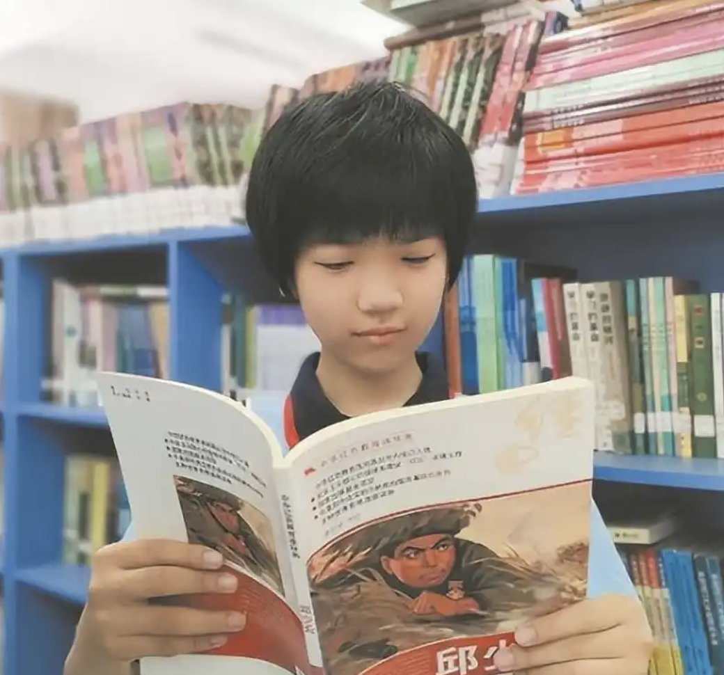 Thần đồng nhí từng gây sốt: 3 tuổi biết làm toán, 12 tuổi đỗ đại học nhưng trưởng thành lựa chọn cuộc sống khác lạ, ai nghe cũng sốc!- Ảnh 1.