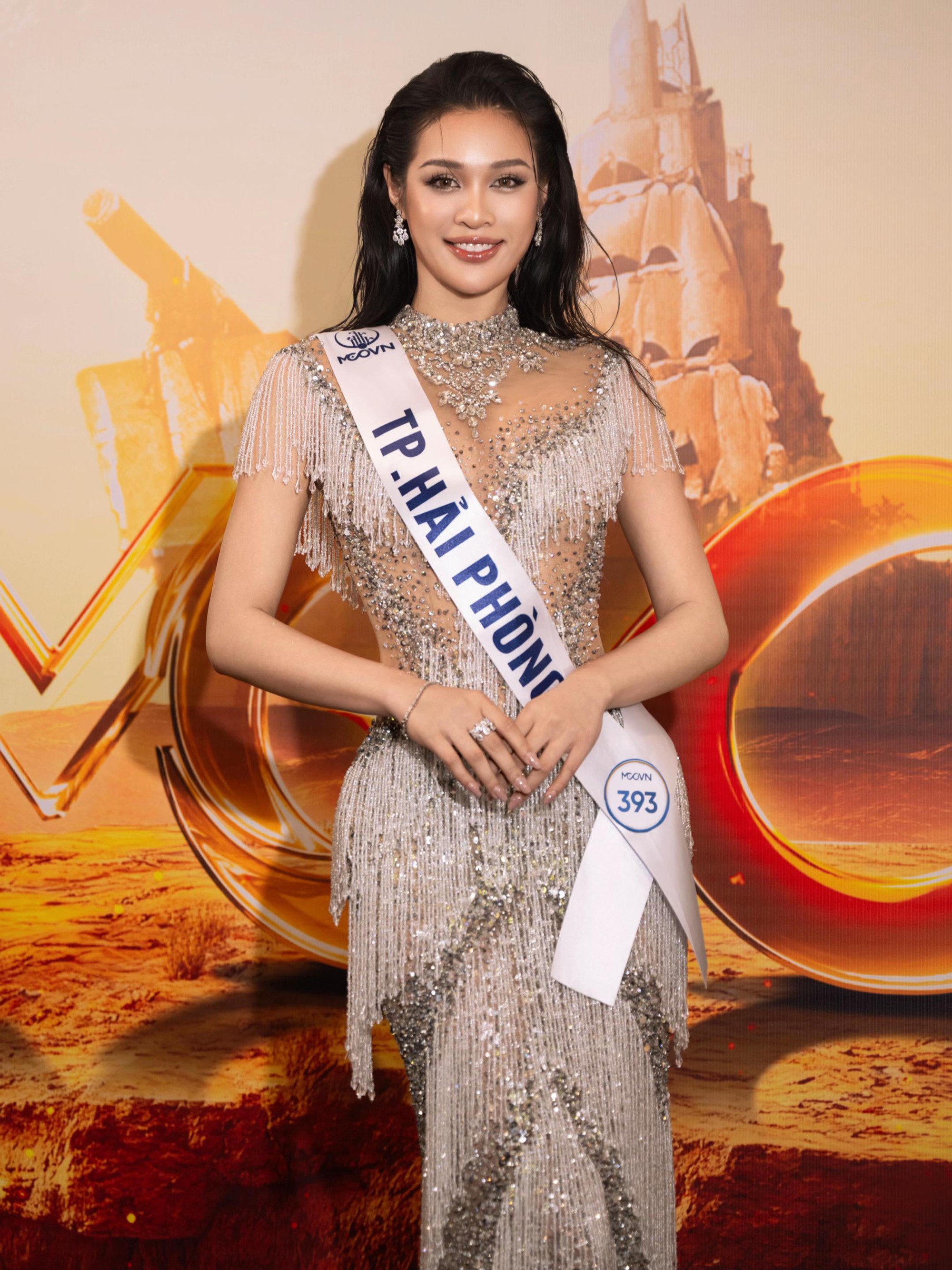 Thí sinh Miss Cosmo trình diễn dạ hội như nữ thần Hy Lạp, body chuẩn quốc tế khiến netizen “đổ rạp”- Ảnh 9.