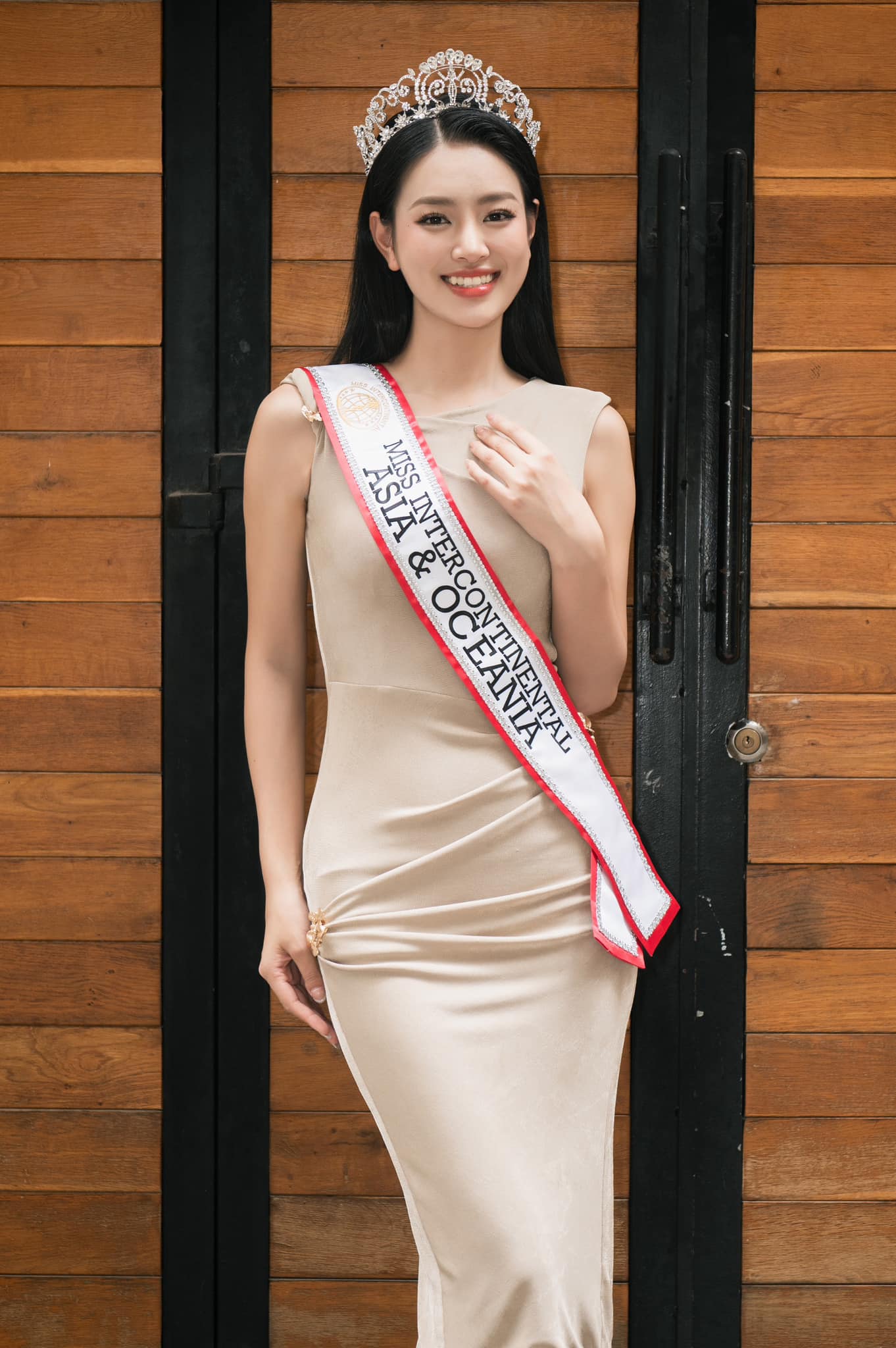 Á hậu Bùi Khánh Linh đã sống chung với bạn trai gia thế khủng?- Ảnh 2. Á hậu Bùi Khánh Linh đã sống chung với bạn trai gia thế khủng?- Ảnh 2.