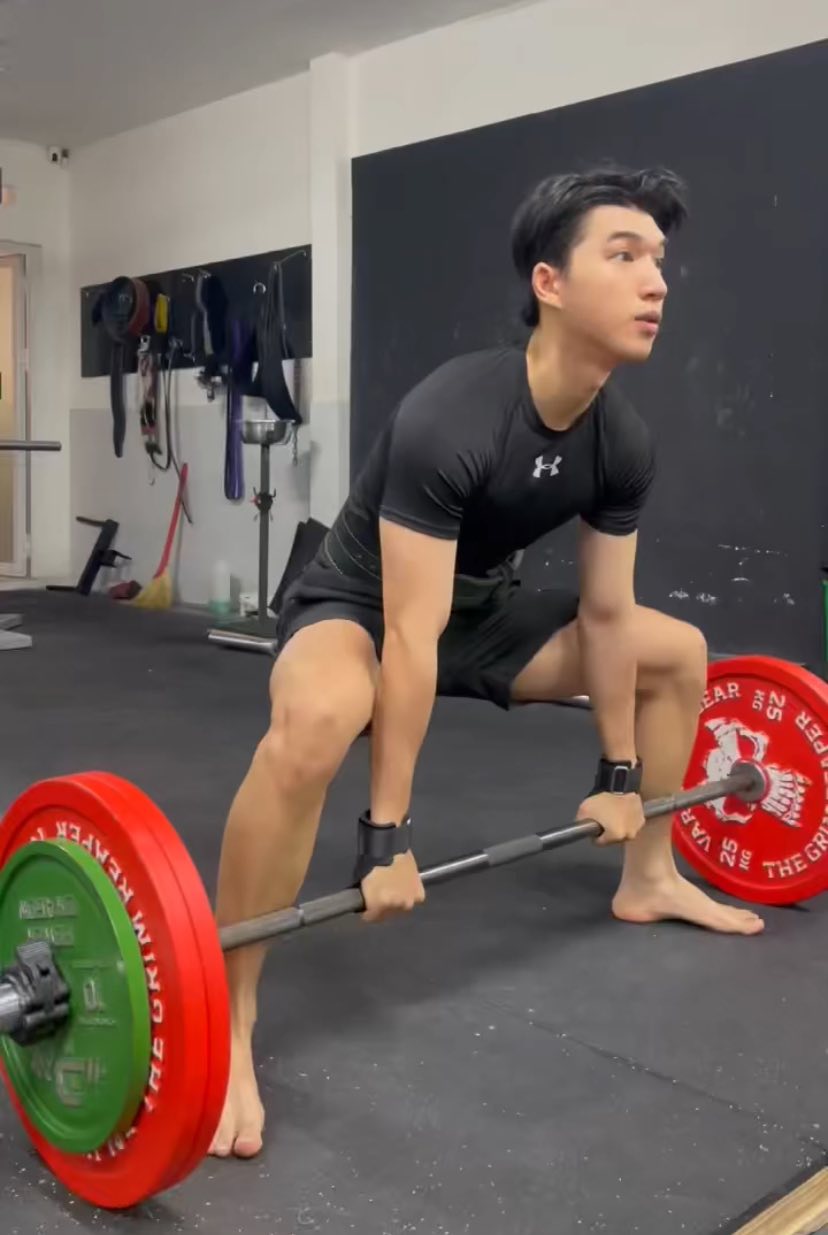 Sơn Tùng - HIEUTHUHAI đọ body gym hừng hực: Biết chọn ai đây?- Ảnh 14. Sơn Tùng - HIEUTHUHAI đọ body gym hừng hực: Biết chọn ai đây?- Ảnh 14.