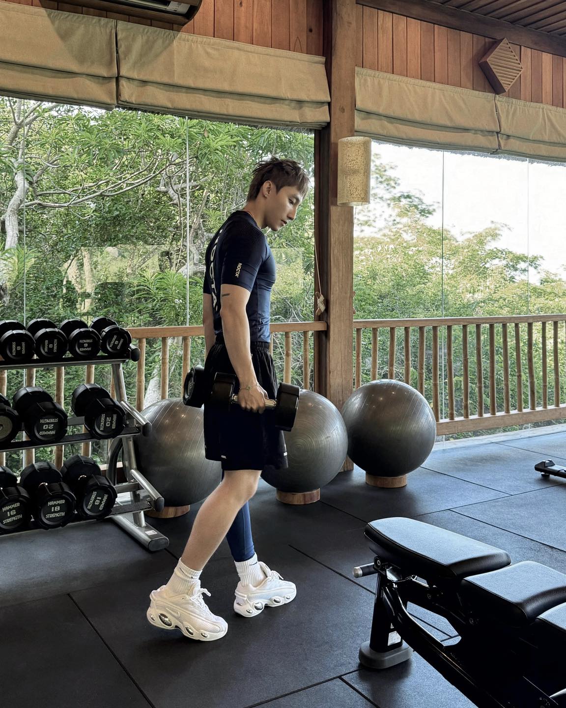 Sơn Tùng - HIEUTHUHAI đọ body gym hừng hực: Biết chọn ai đây?- Ảnh 4. Sơn Tùng - HIEUTHUHAI đọ body gym hừng hực: Biết chọn ai đây?- Ảnh 4.