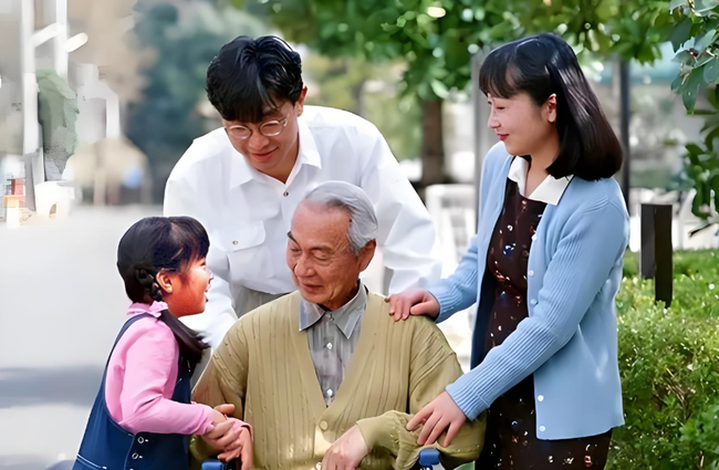Muốn biết con cái có hiếu thảo hay không, hãy nhìn vào 3 việc nhỏ này - nhìn một cái là biết ngay thật lòng hay giả tạo!- Ảnh 1.