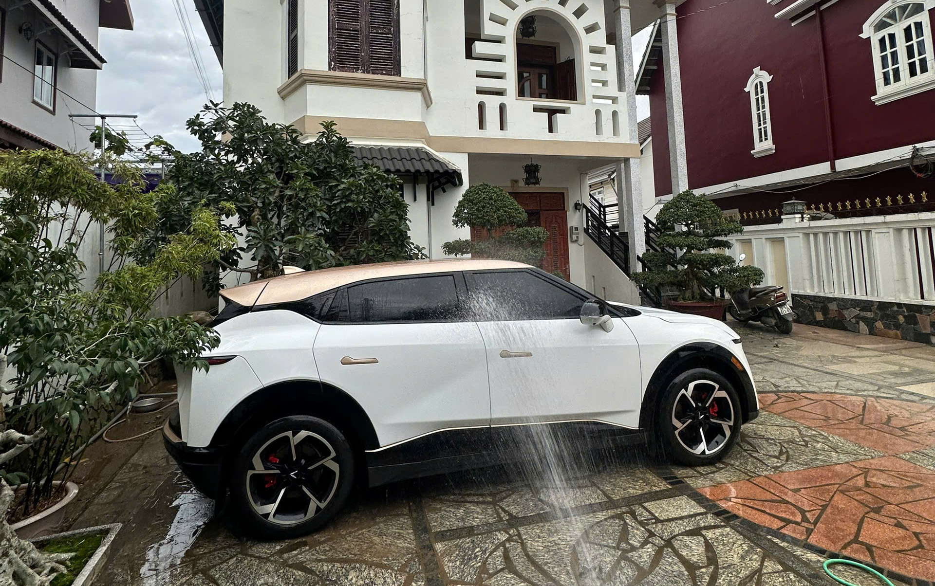 Gen Z xuyên Việt bằng VinFast VF 7: ‘Hết 200k, 3 đời xe Nhật không dám chơi xa, giờ 3 tháng đi 20.000km’- Ảnh 3.