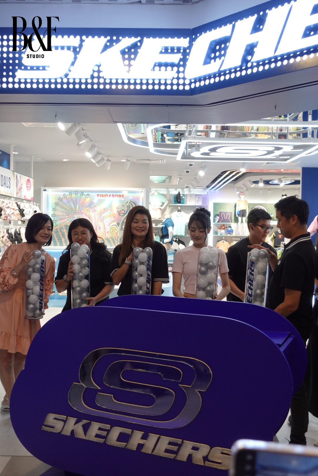 Minnie (I-DLE) cùng Skechers gây sốt đảo quốc Singapore: Visual và lời hẹn dành cho fan Việt "ngọt" như nhau- Ảnh 1.